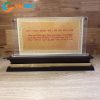 Biển chức danh mica đế gỗ có ốc